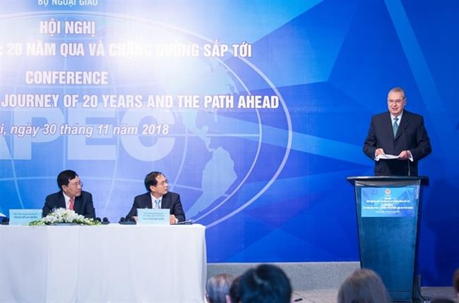 Đại sứ Allan Wagner, Chủ tịch Nhóm Tầm nhìn APEC (AVG) phát biểu tại sự kiện.