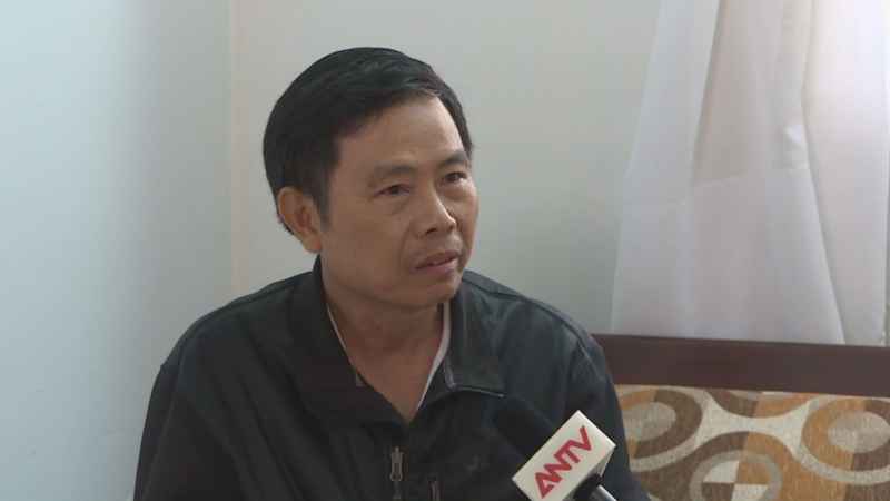 Ông Từ Văn Long trả lời phỏng vấn.