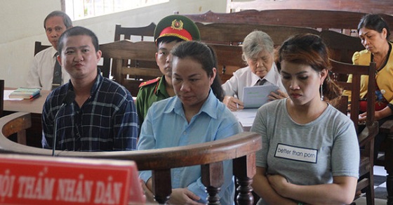 Một phiên tòa xử các đối tượng buôn bán người ra nước ngoài tại Tây Ninh.