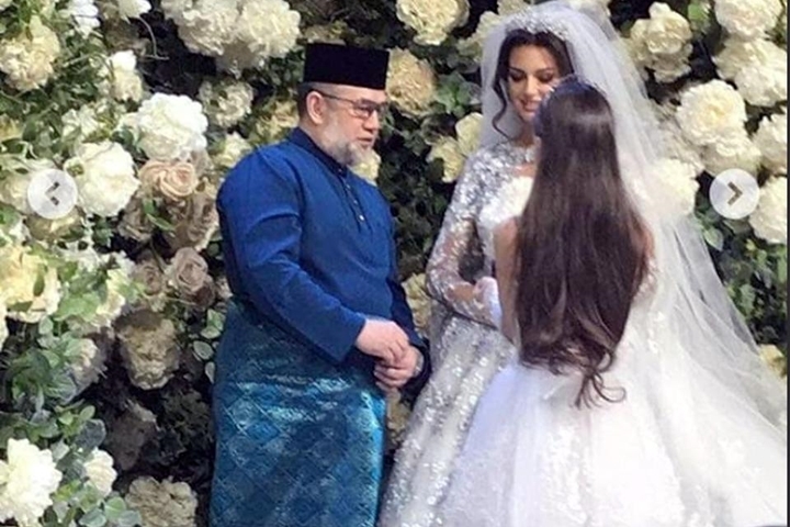 Voevodina lộng lẫy và xinh đẹp trong trang phục cô dâu. Giờ cô đã trở thành Hoàng hậu Malaysia. Ảnh: East2west./.