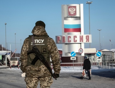 Tình hình giữa Nga và Ukraine tiếp tục căng thẳng sau khi hai bên tăng cường sự hiện diện quân sự tại khu vực biên giới. Ảnh: Reuters