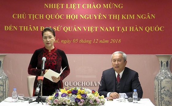 Chủ tịch Quốc hội Nguyễn Thị Kim Ngân mong muốn Đại sứ quán Việt Nam tại Hàn Quốc tiếp tục hoàn thành tốt các nhiệm vụ, luôn là mái nhà chung cho cộng đồng người Việt Nam tại Hàn Quốc