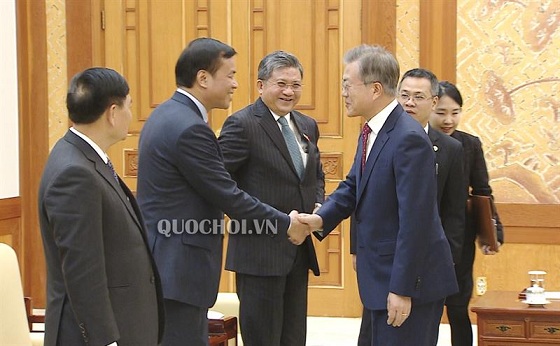 Tổng thống Hàn Quốc Moon Jae-in chào mừng Chủ tịch Quốc hội Nguyễn Thị Kim Ngân và Đoàn đại biểu cấp cao Quốc hội Việt Nam đến thăm chính thức Hàn Quốc