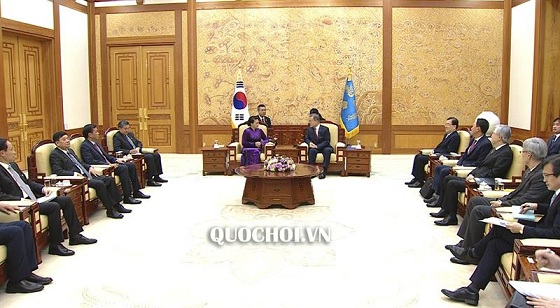 Chủ tịch Quốc hội Nguyễn Thị Kim Ngân bày tỏ hân hạnh được gặp lại Ngài Tổng thống sau chuyến thăm cấp Nhà nước tới Việt Nam vào tháng 3 vừa qua.
