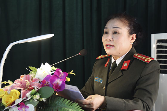 Đại tá Phan Thị Phương Hoa – Trưởng phòng Hồ sơ nghiệp vụ Công an Nghệ An phát biểu tại buổi lễ