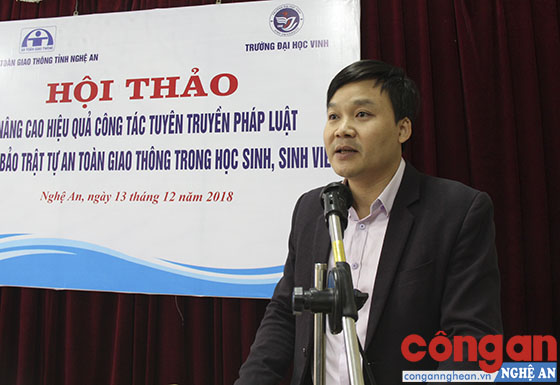 Đồng chí Trần Lê Thắng, Phó Chánh văn phòng Ban ATGT tỉnh báo cáo đánh giá công tác đảm bảo ATGT trong thời qua.