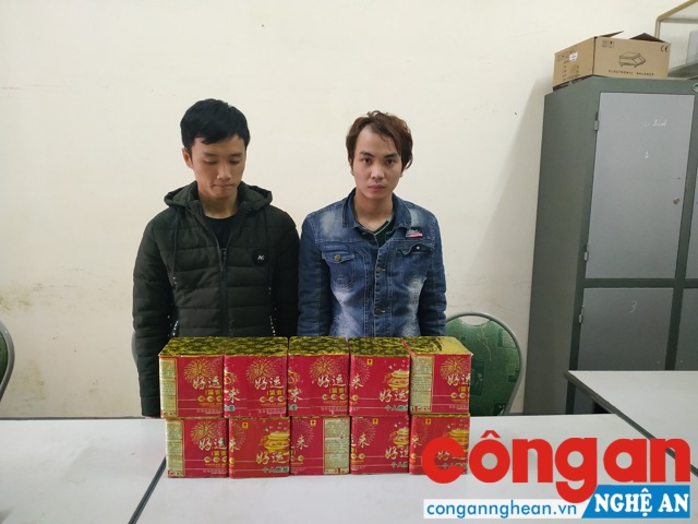 Hai đối tượng cùng tang vật bị Công an huyện Anh Sơn bắt giữ