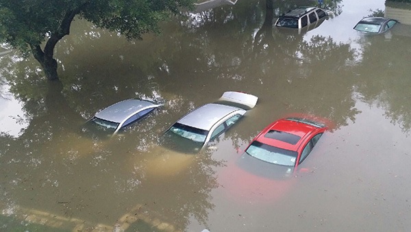 Xe ô tô đã bị ngập nước thì khả năng bị thủy kích là rất cao.