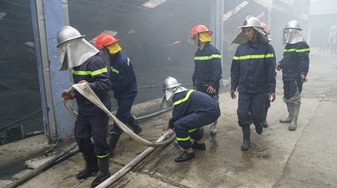 Gần như ngay lập tức sau khi có tin báo lực lượng Cảnh sát PCCC Hà Nội đã có mặt và triển khai công tác chữa cháy.