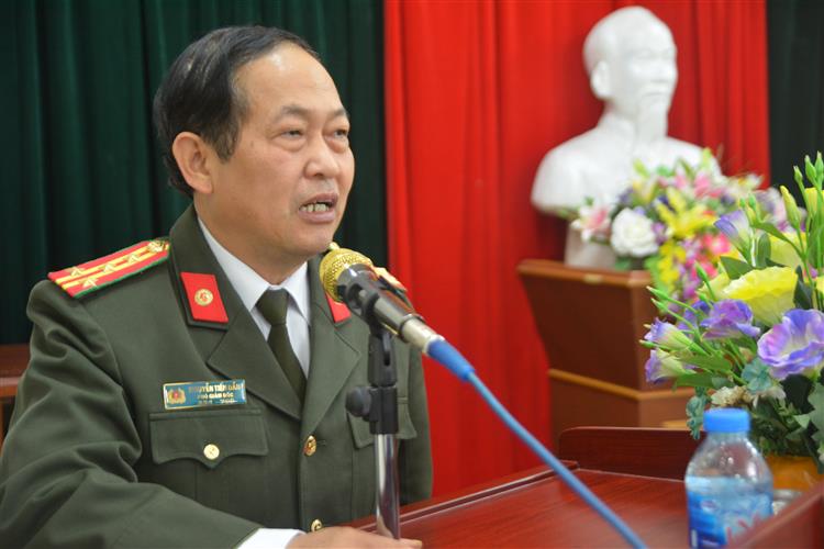 Đại tá Nguyễn Tiến Dần – Phó giám đốc Công an tỉnh phát biểu góp ý hội nghị