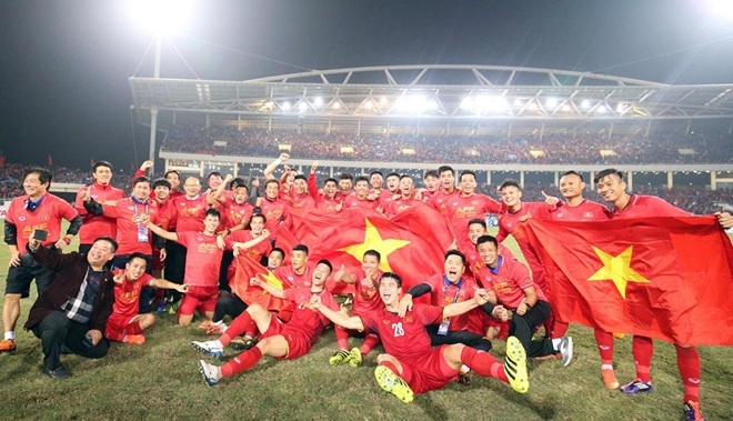 Giấc mơ 10 năm của bóng đá Việt Nam đã được thầy trò HLV Park Hang-seo hoàn tất. Giấc mơ đã thành hiện thực, đất nước Việt Nam đã được trải qua một ngày hội đầy cảm xúc.
