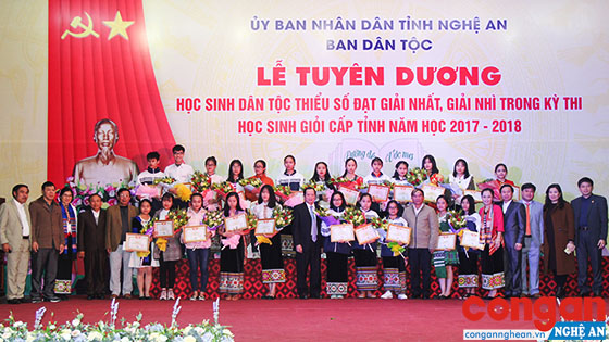 25 học sinh dân tộc thiểu số đạt giải Nhất, Nhì học sinh giỏi tỉnh Nghệ An năm học 2017 - 2018 được tuyên dương