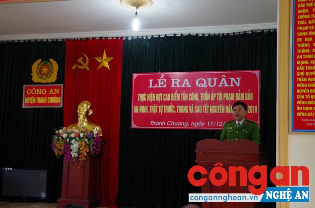 Đại tá Lương Thế Lộc, Ủy viên BTV Huyện ủy, Bí thư Đảng ủy, Trưởng Công an huyện đã thông qua Lệnh xuất quân của Giám đốc Công an tỉnh Nghệ An tới 100% CBCS trong đơn vị