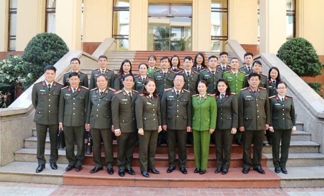 Thứ trưởng Nguyễn Văn Thành với các đại biểu dự buổi làm việc.