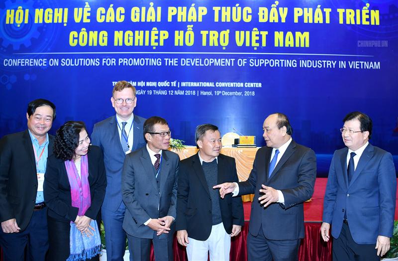 Thủ tướng cùng các đại biểu tham dự Hội nghị. Ảnh: VGP/Quang Hiếu