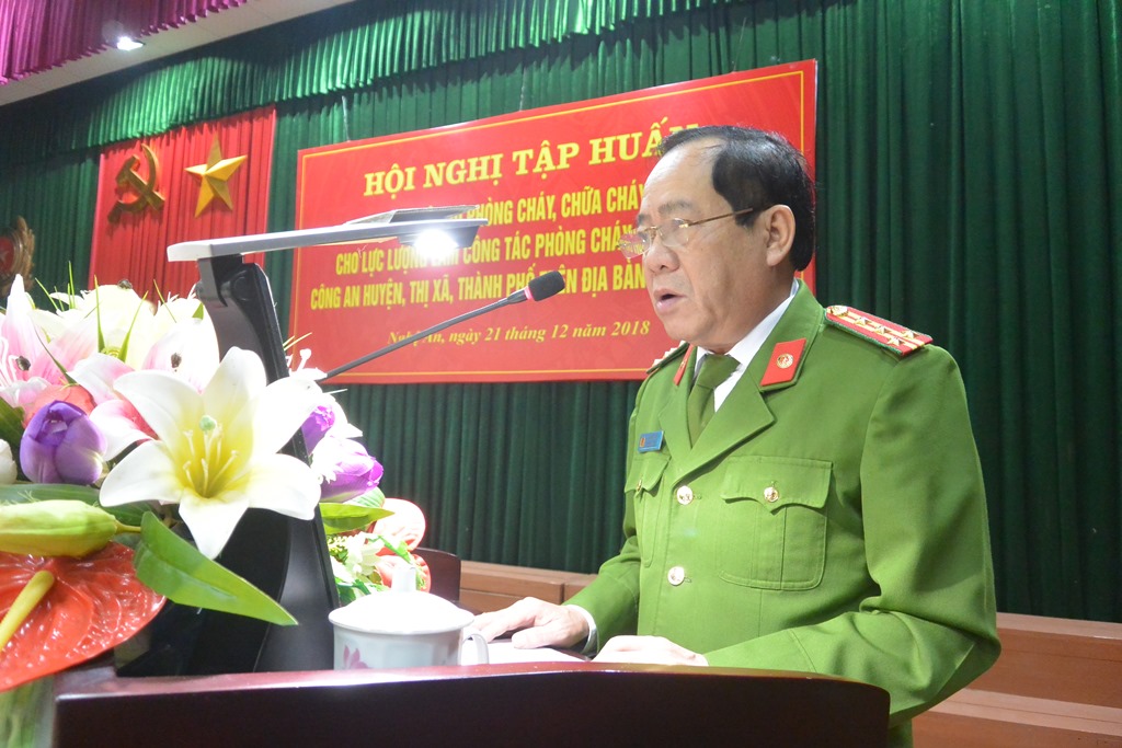 Đồng chí Đại tá Hồ Sỹ Tuấn, Phó Giám đốc Công an tỉnh phát biểu khai mạc hội nghị
