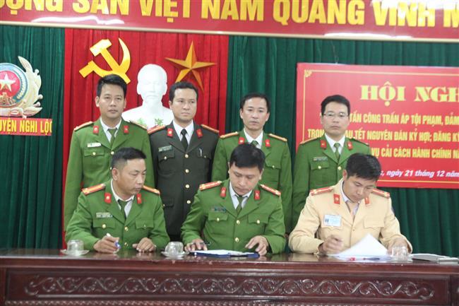 Các đội công tác Công an huyện Nghi Lộc ký kết giao ước thi đua