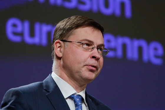 Phó Chủ tịch EC Valdis Dombrovskis. (Ảnh: AFP via Getty images)