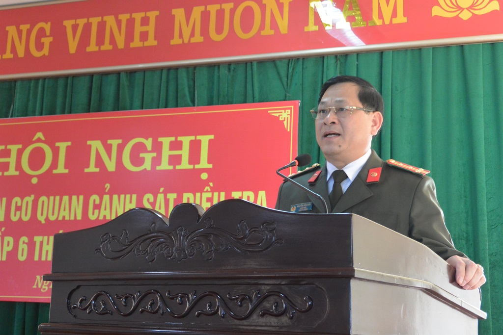 Đại tá Nguyễn Hữu Cầu - Giám đốc Công an tỉnh phát biểu chỉ đạo tại hội nghị