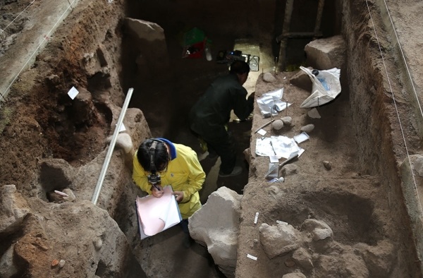 Lần đầu tiên các nhà khoa học Việt Nam phát hiện di cốt người tiền sử tại hang núi lửa
