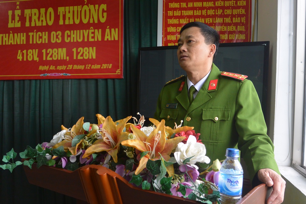Đồng chí Đại tá Nguyễn Mạnh Hùng, Phó Giám đốc Công an tỉnh đánh giá cao thành tích của phòng Cảnh sát hình sự