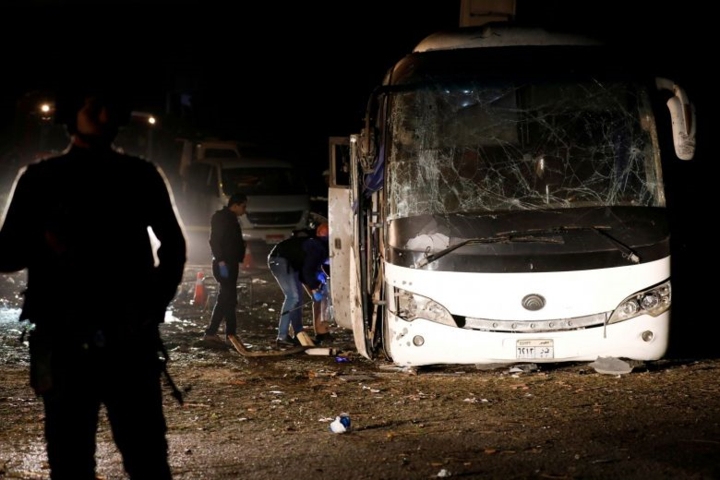   Vụ đánh bom khiến 3 người Việt, một hướng dẫn viên du lịch và một lái xe người Ai Cập thiệt mạng. Ảnh: AFP.