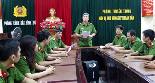 Đại tá Lê Hồng Thắng, Trưởng Phòng Cảnh sát hình sự - Công an TP Hải Phòng trong cuộc họp bàn biện pháp phòng ngừa, tấn công tội phạm.