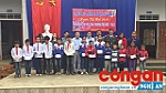 Tặng trang thiết bị dạy học trị giá hơn 200 triệu đồng cho học sinh