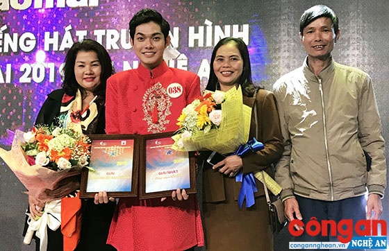 Nguyễn Nam Giang chia sẻ niềm vui chiến thắng với gia đình