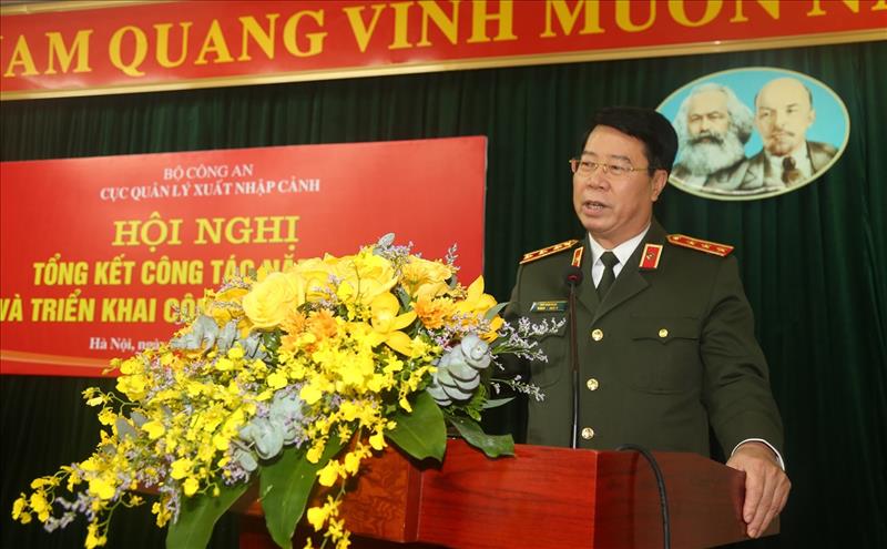 Thứ trưởng Bùi Văn Nam phát biểu tại Hội nghị.
