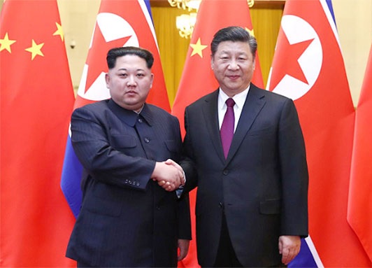 Nhà lãnh đạo Triều Tiên Kim Jong-un và Chủ tịch Trung Quốc Tập Cận Bình trong cuộc gặp tại Bắc Kinh hồi tháng 3-2018. Ảnh: Reuters.