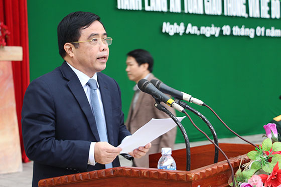 Đồng chí Huỳnh Thanh Điền - Phó Chủ tịch UBND tỉnh, Phó Trưởng ban Thường trực Ban ATGT tỉnh phát biểu tại buổi lễ