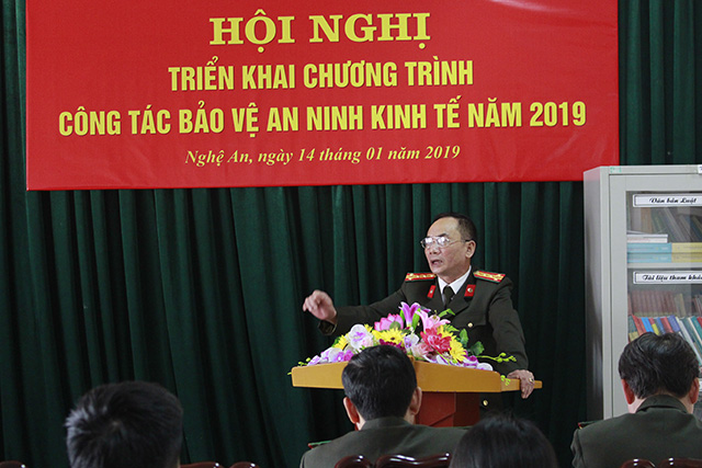 Đồng chí Đại tá Lê Xuân Hoài, Phó Giám đốc Công an Nghệ An phát biểu chỉ đạo tại Hội nghị