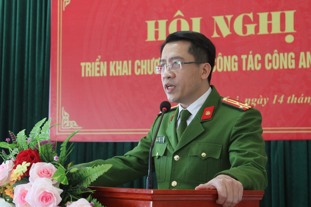 Thượng tá Nguyễn Bình Hà, Trưởng Công an thị xã phát biểu khai mạc hội nghị