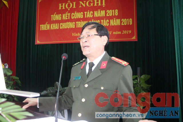 Đồng chí Đại tá Nguyễn Hữu Cầu, Giám đốc Công an tỉnh phát biểu chỉ đạo Hội nghị