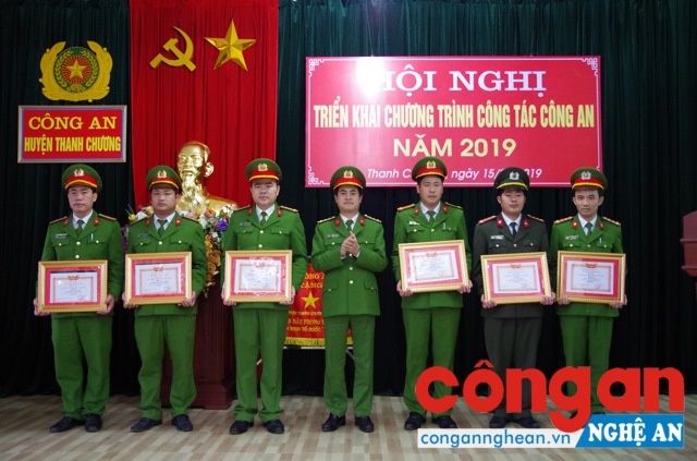 Tặng danh hiệu Chiến sĩ thi đua năm 2018 cho các cá nhân có thành tích xuất sắc trên các mặt công tác 