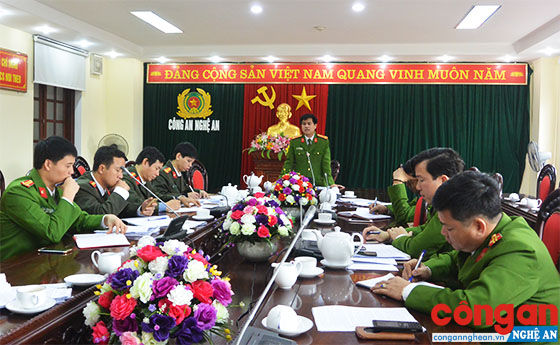 Đồng chí Đại tá Nguyễn Đức Hải, Phó Giám đốc Công an tỉnh phát biểu chỉ đạo tại cuộc họp về đấu tranh với tội phạm “tín dụng đen”
