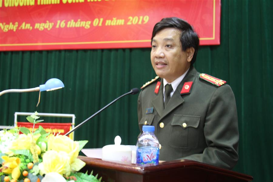 Đồng chí Đại tá Hồ Văn Tứ, Phó bí thư Đảng ủy, Phó giám đốc Công an tỉnh phát biểu chỉ đạo hội nghị