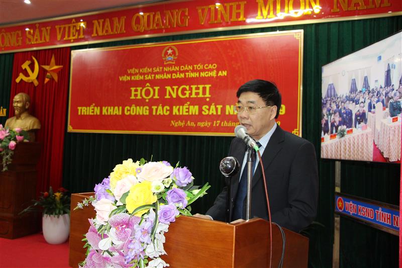 Đồng chí Nguyễn Văn Thông, Phó Bí thư Tỉnh ủy phát biểu tại hội nghị 