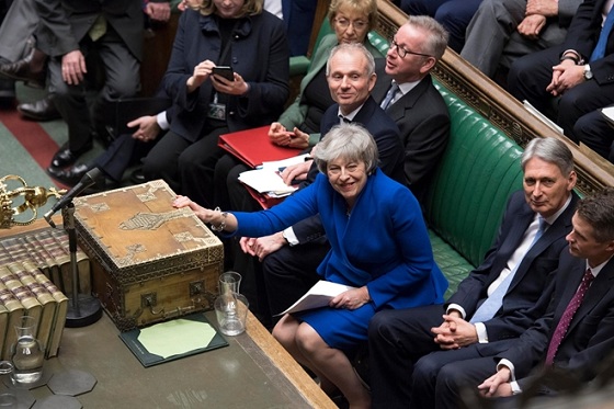 Chính phủ của Thủ tướng Theresa May đã vượt qua cuộc bỏ phiếu bất tín nhiệm ngày 16-1. Ảnh: The Guardian