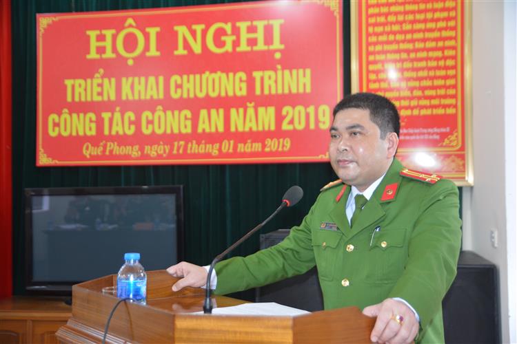 Thượng tá Vi Văn Giang, Trưởng Công an huyện Quế Phong chủ trì hội nghị