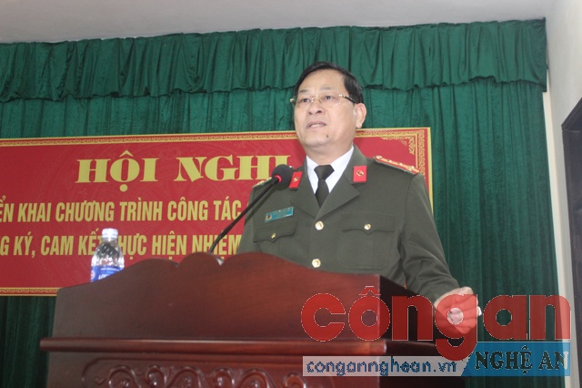 Đồng chí Đại tá Nguyễn Hữu Cầu, Giám đốc Công an tỉnh đánh giá cao những kết quả mà Công an thị xã đạt được trong năm 2018