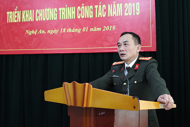 Đồng chí Đại tá Lê Xuân Hoài, Phó Giám đốc Công an tỉnh phát biểu tại Hội nghị
