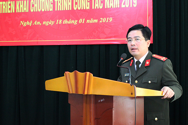 Đồng chí Trung tá Nguyễn Xuân Thư, Trưởng phòng Báo Công an Nghệ An phát biểu tại Hội nghị