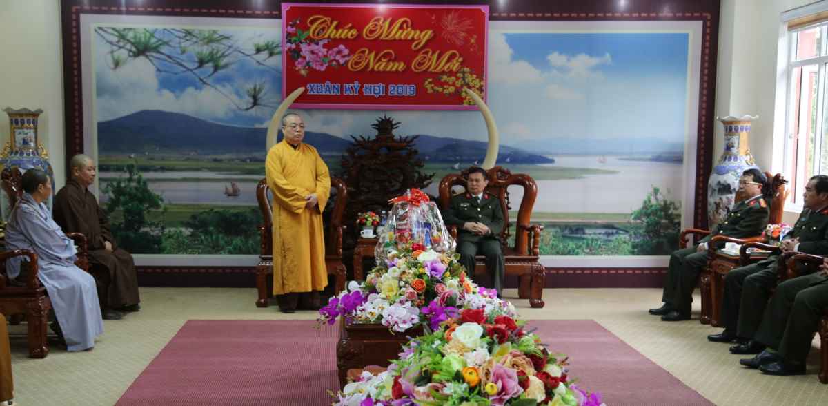 Hòa thượng Thích Thanh Nhiễu cảm ơn sự quan tâm, phối hợp tích cực của Công an tỉnh trong năm 2018