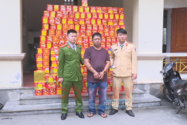 Huỳnh Minh Toàn và 427 kg pháo  bị Công an TP Vinh bắt giữ vào ngày 6/12/2018