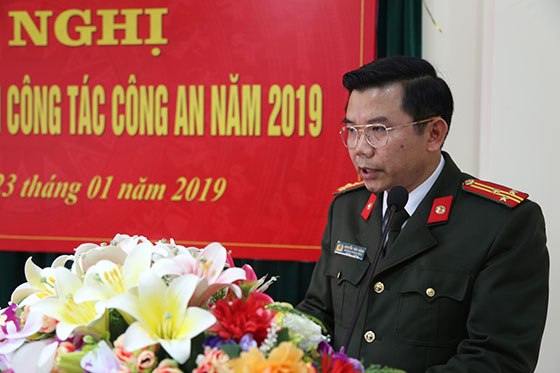 Thượng tá Nguyễn Văn Hùng – Trưởng phòng Công tác đảng và công tác chính trị phát biểu khai mạc hội nghị