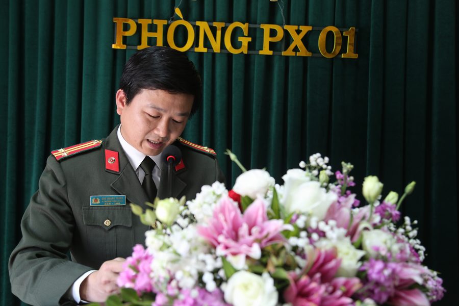 Trung tá Chu Quang Thành, Phó Trưởng phòng Tổ chức cán bộ báo cáo kết quả của đơn vị trong năm 2018