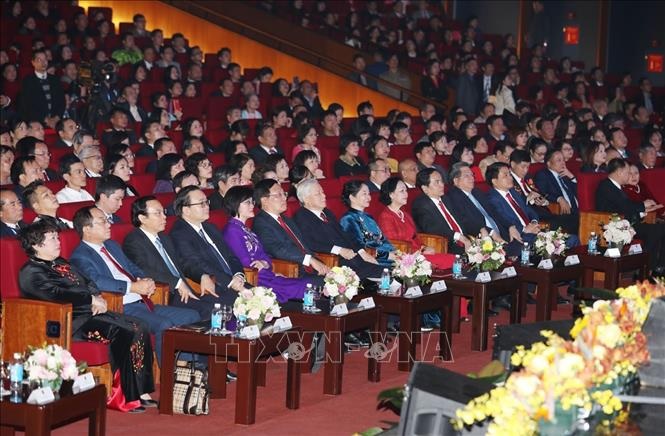 Tổng Bí thư , Chủ tịch nước Nguyễn Phú Trọng và các đại biểu dự Chương trình Xuân quê hương 2019.Ảnh : Trí Dũng – TTXVN