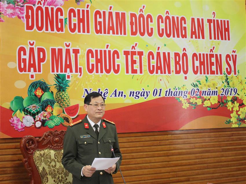 Đồng chí Đại tá Nguyễn Hữu Cầu - Bí thư Đảng ủy, Giám đốc Công an tỉnh chúc Tết cán bộ, chiễn sỹ